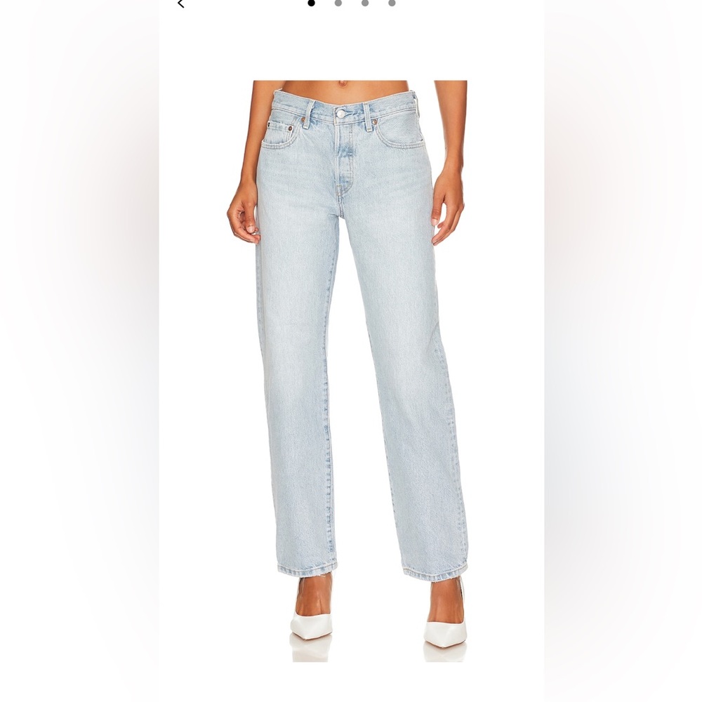 Levi's 90's Women's Straight Leg Jeans in Light Blue loose baggy